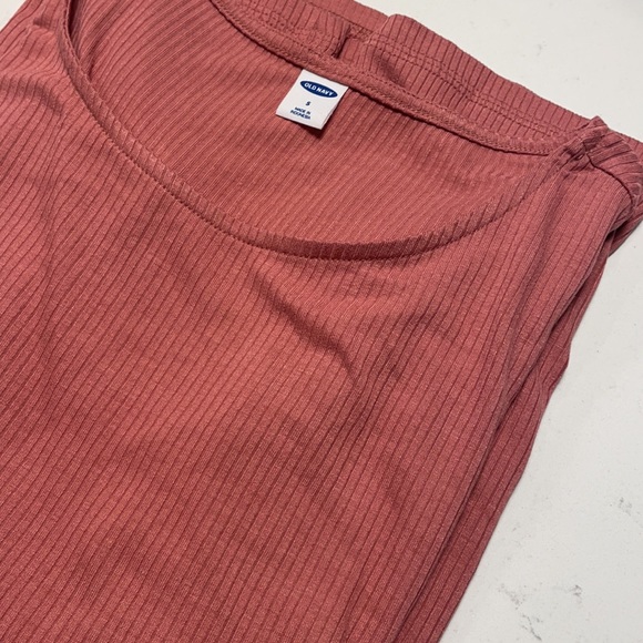 Old Navy Basic Ribbed Tee - Picture 4 of 4